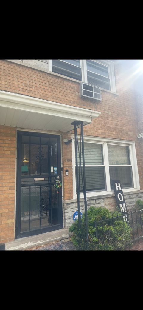 6950 S CREGIER Avenue I Chicago IL 60649