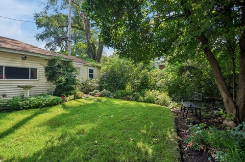 Tiny photo for 7049 N Moselle Avenue, Chicago, IL 60646 (MLS # 12762673)