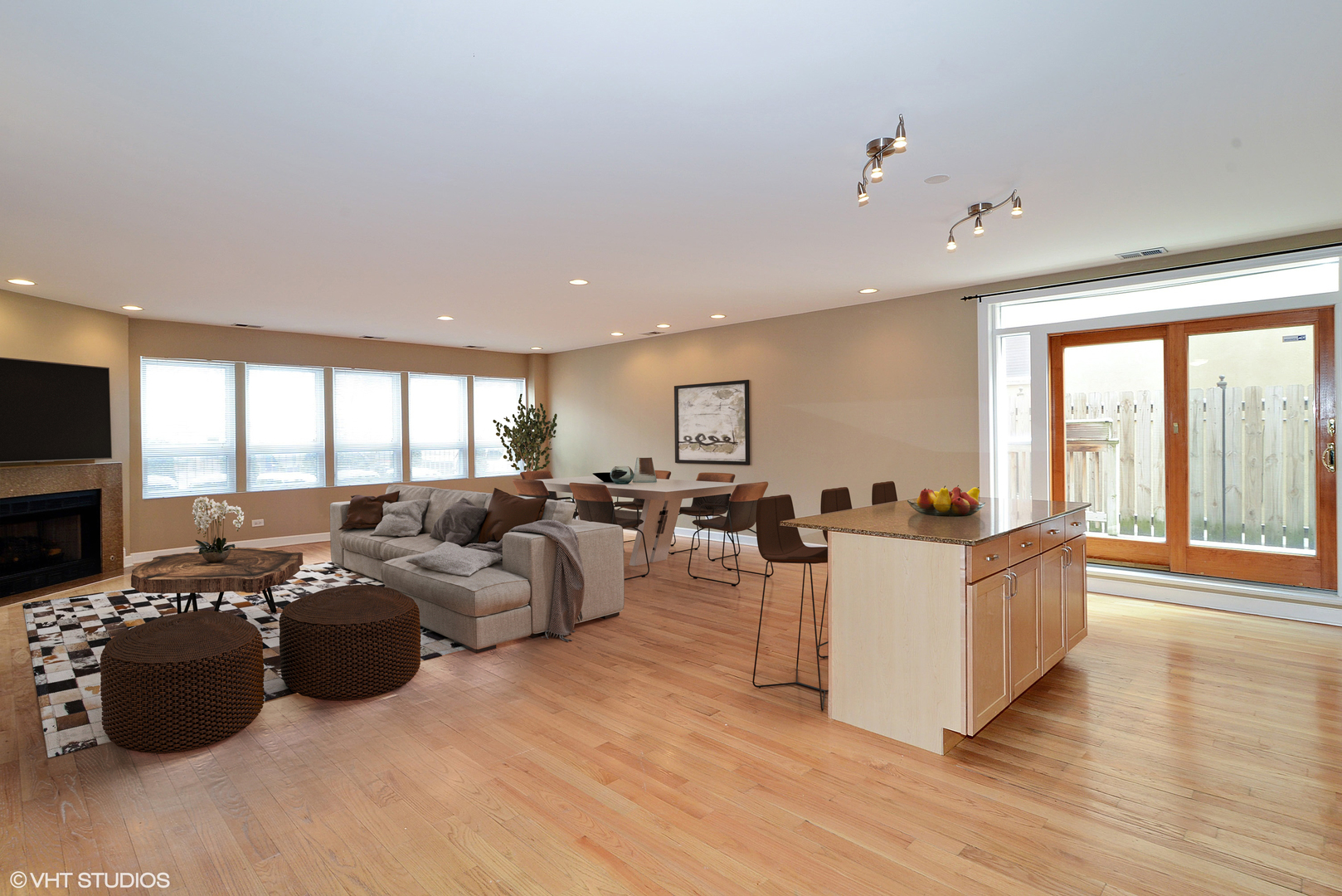 2233 W Lawrence Avenue 2