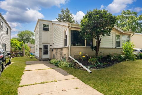 Photo of 381 N 4th Avenue #B, Des Plaines, IL 60016 (MLS # 12603064)