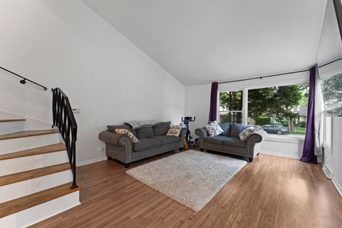 Tiny photo for 381 N 4th Avenue #B, Des Plaines, IL 60016 (MLS # 12603064)