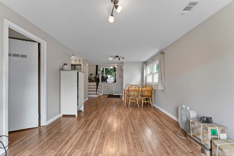 Tiny photo for 381 N 4th Avenue #B, Des Plaines, IL 60016 (MLS # 12603064)