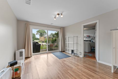 Tiny photo for 381 N 4th Avenue #B, Des Plaines, IL 60016 (MLS # 12603064)