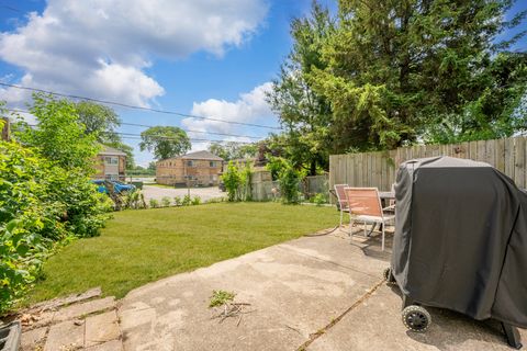 Tiny photo for 381 N 4th Avenue #B, Des Plaines, IL 60016 (MLS # 12603064)