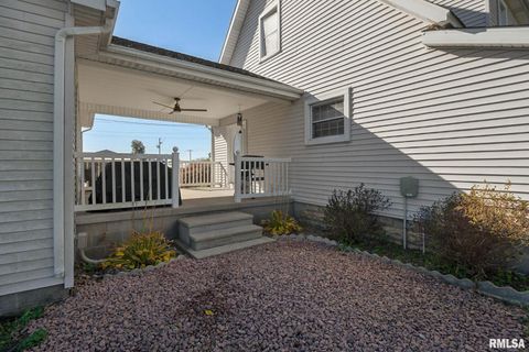 Tiny photo for 104 E LOCUST Street, Galatia, IL 62935 (MLS # QC4269192)