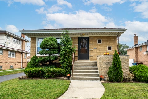 Tiny photo for 9305 Major Avenue, Oak Lawn, IL 60453 (MLS # 12765405)