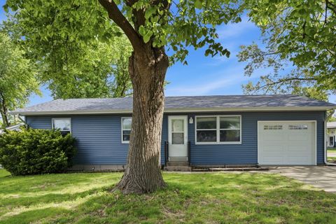 Photo of 2010 W 63rd Street, Davenport, IA 52806 (MLS # 12646309)