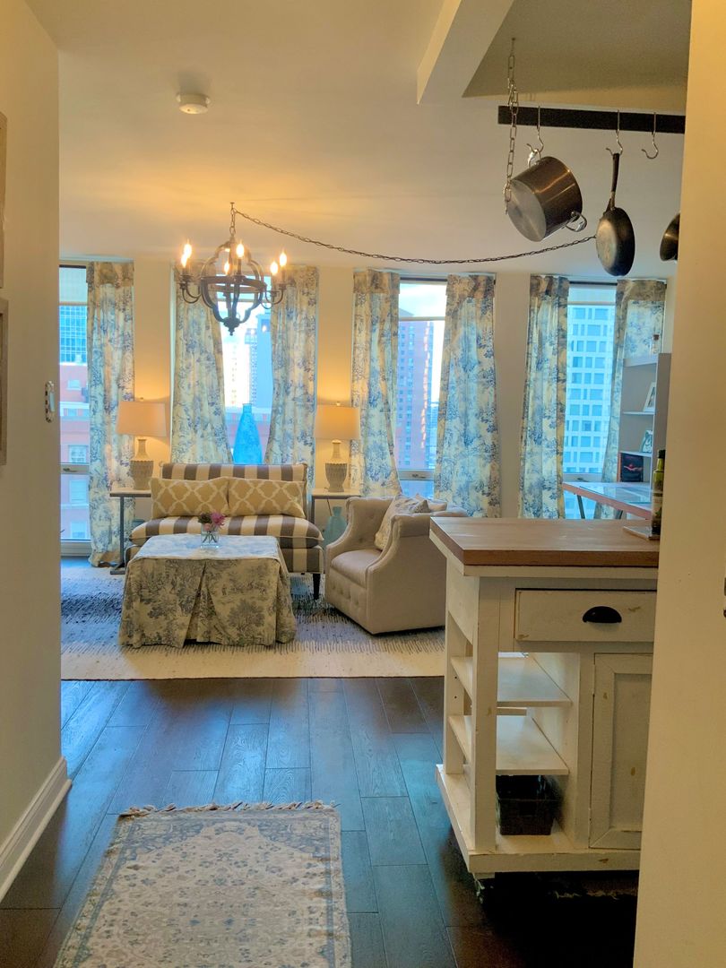 111 E Chestnut Street 19B