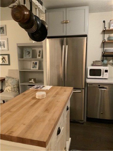 111 E Chestnut Street 19B