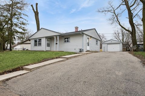 Photo of 59 Wren Road, Carpentersville, IL 60110 (MLS # 12561276)