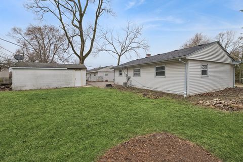 Tiny photo for 59 Wren Road, Carpentersville, IL 60110 (MLS # 12561276)