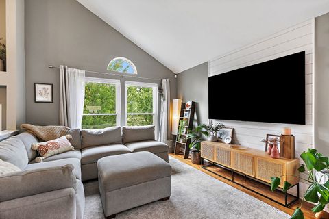 Tiny photo for 1655 Kennsington Lane, Crystal Lake, IL 60014 (MLS # 12480253)