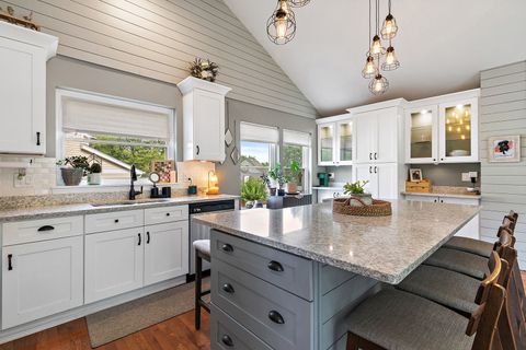 Tiny photo for 1655 Kennsington Lane, Crystal Lake, IL 60014 (MLS # 12480253)