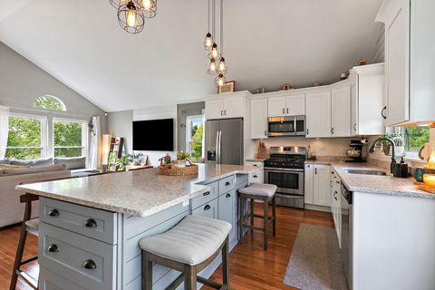 Tiny photo for 1655 Kennsington Lane, Crystal Lake, IL 60014 (MLS # 12480253)