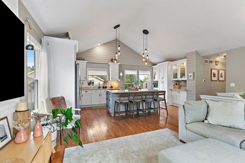 Tiny photo for 1655 Kennsington Lane, Crystal Lake, IL 60014 (MLS # 12480253)