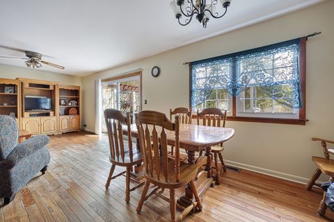 Tiny photo for 33 Walpole Road, Elk Grove Village, IL 60007 (MLS # 12629092)