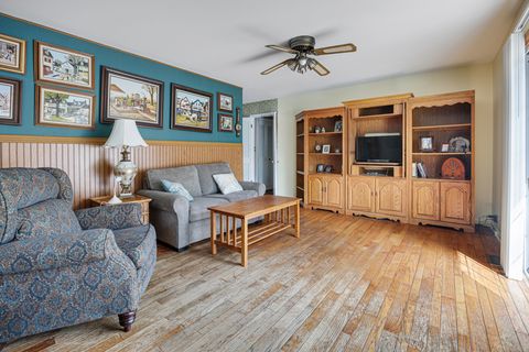 Tiny photo for 33 Walpole Road, Elk Grove Village, IL 60007 (MLS # 12629092)