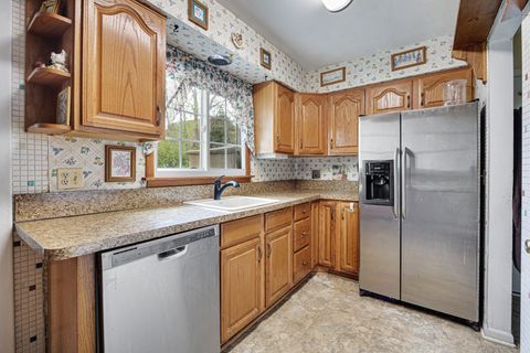 Tiny photo for 33 Walpole Road, Elk Grove Village, IL 60007 (MLS # 12629092)
