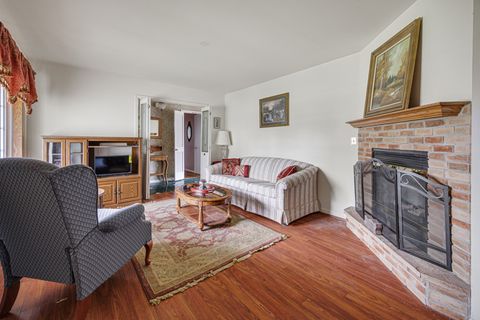 Tiny photo for 33 Walpole Road, Elk Grove Village, IL 60007 (MLS # 12629092)