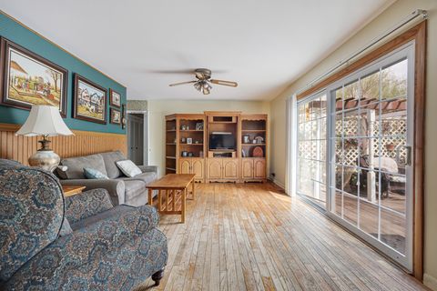 Tiny photo for 33 Walpole Road, Elk Grove Village, IL 60007 (MLS # 12629092)