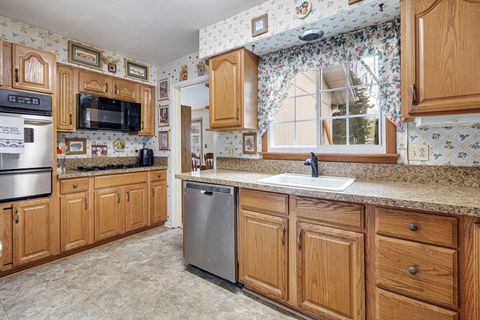 Tiny photo for 33 Walpole Road, Elk Grove Village, IL 60007 (MLS # 12629092)