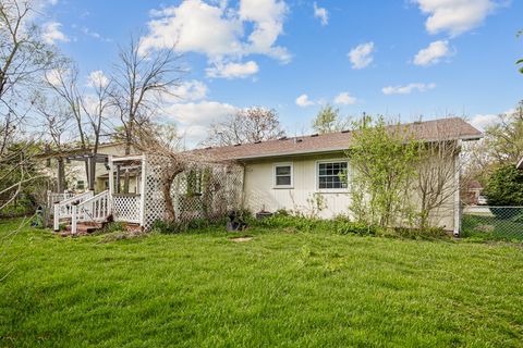 Tiny photo for 33 Walpole Road, Elk Grove Village, IL 60007 (MLS # 12629092)