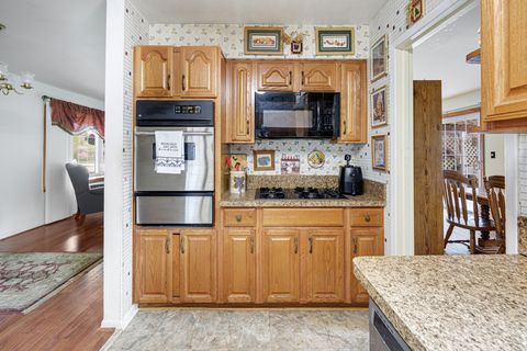 Tiny photo for 33 Walpole Road, Elk Grove Village, IL 60007 (MLS # 12629092)