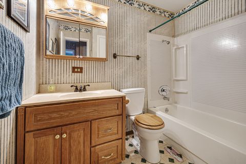Tiny photo for 33 Walpole Road, Elk Grove Village, IL 60007 (MLS # 12629092)
