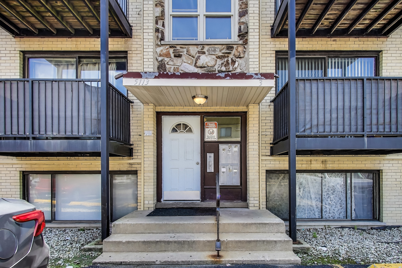 5113 N EAST RIVER Road 1M