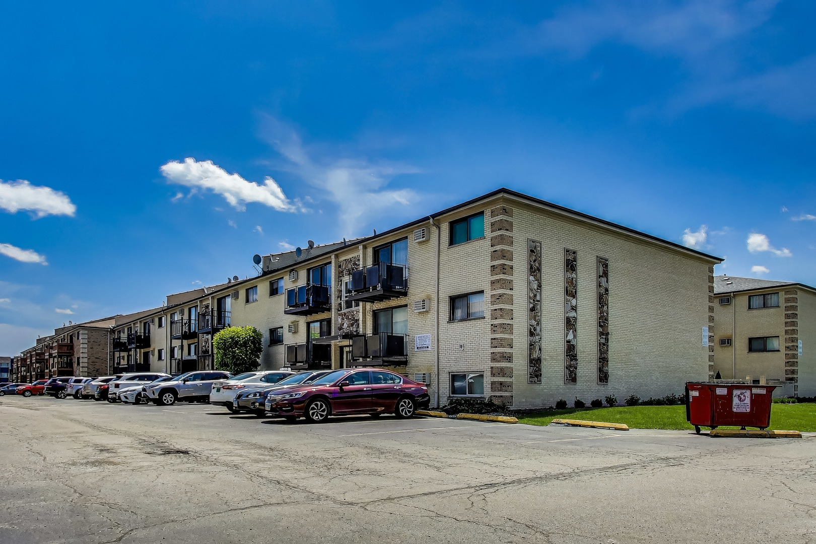 5113 N EAST RIVER Road 1M