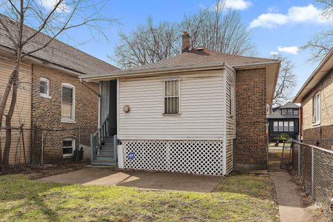 Tiny photo for 7431 S Perry Avenue, Chicago, IL 60621 (MLS # 12505371)