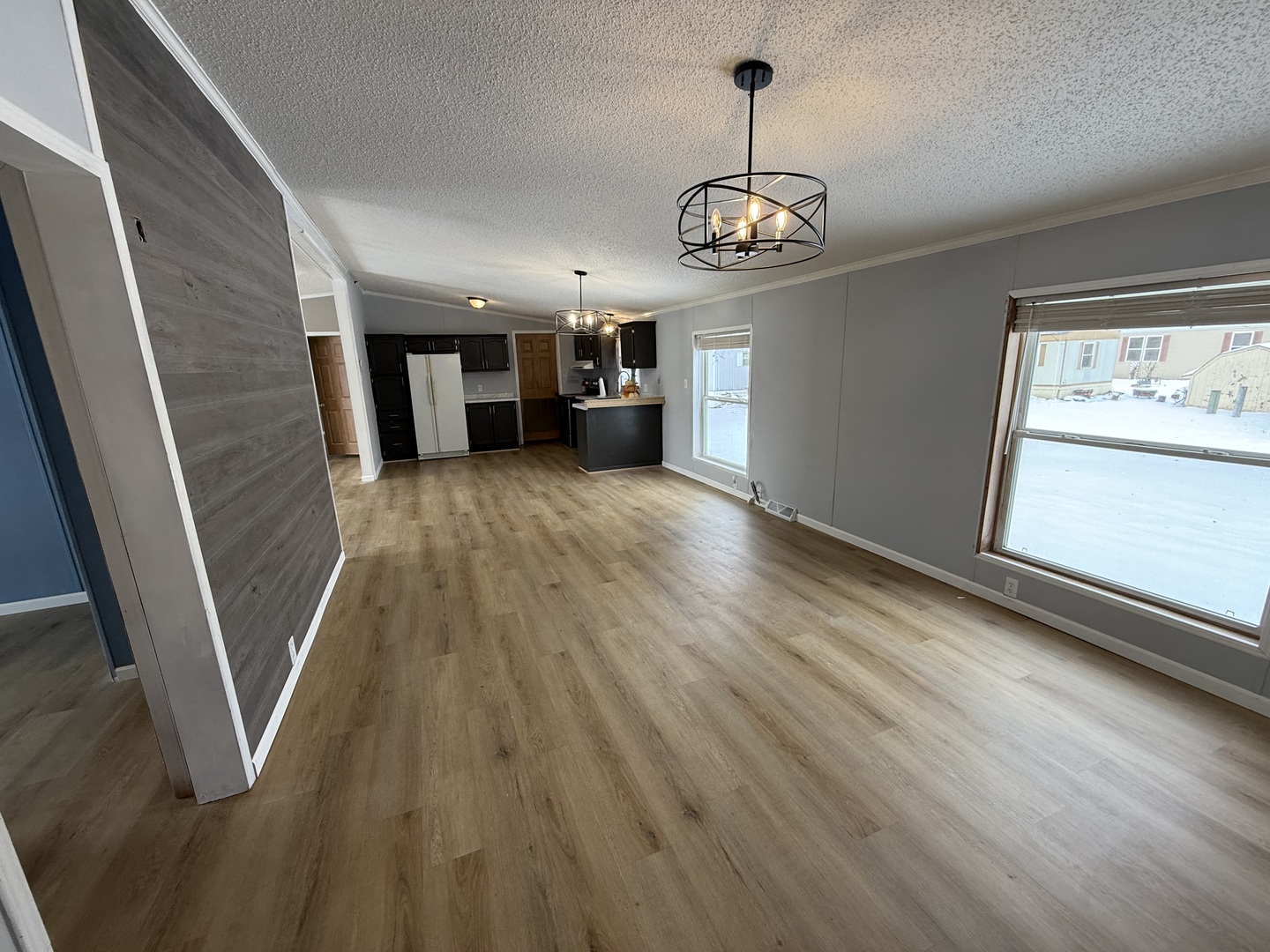 409 E Wood Lane