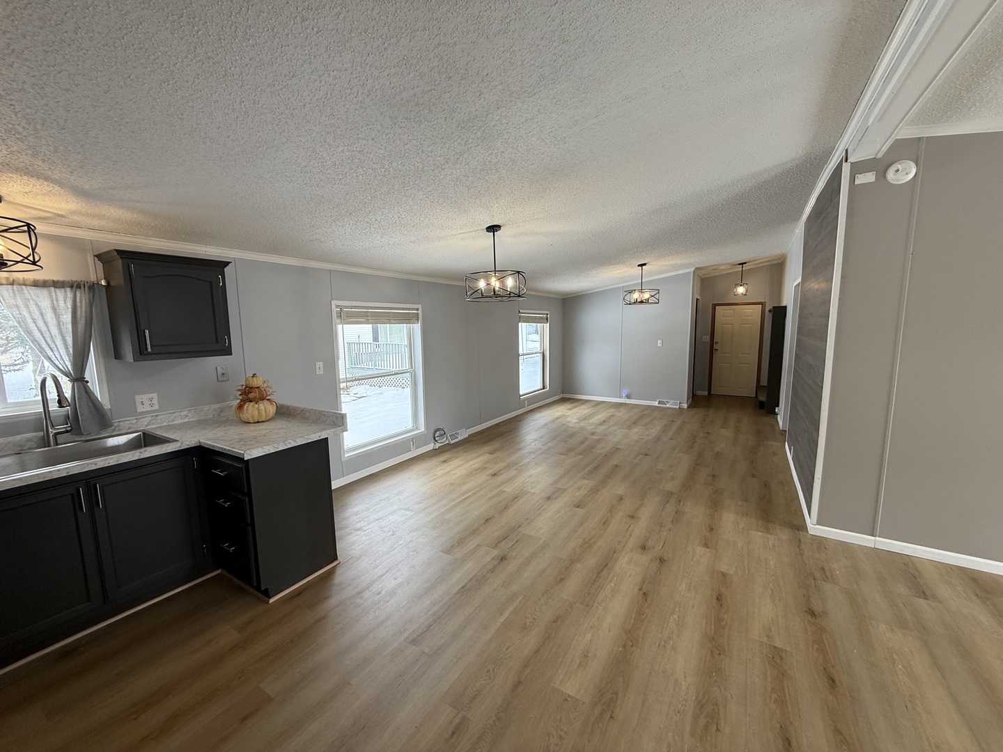 409 E Wood Lane