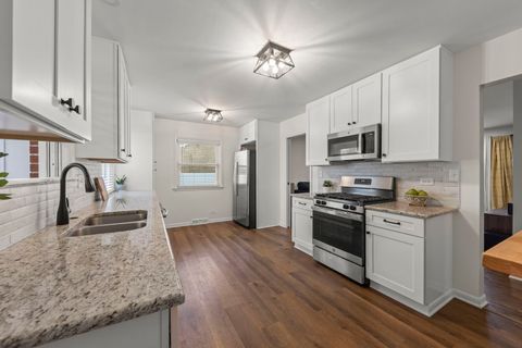 Tiny photo for 313 N Lombard Avenue, Lombard, IL 60148 (MLS # 12601157)