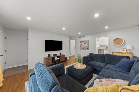 Tiny photo for 313 N Lombard Avenue, Lombard, IL 60148 (MLS # 12601157)