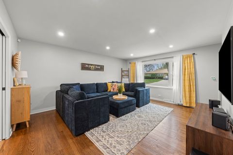 Tiny photo for 313 N Lombard Avenue, Lombard, IL 60148 (MLS # 12601157)