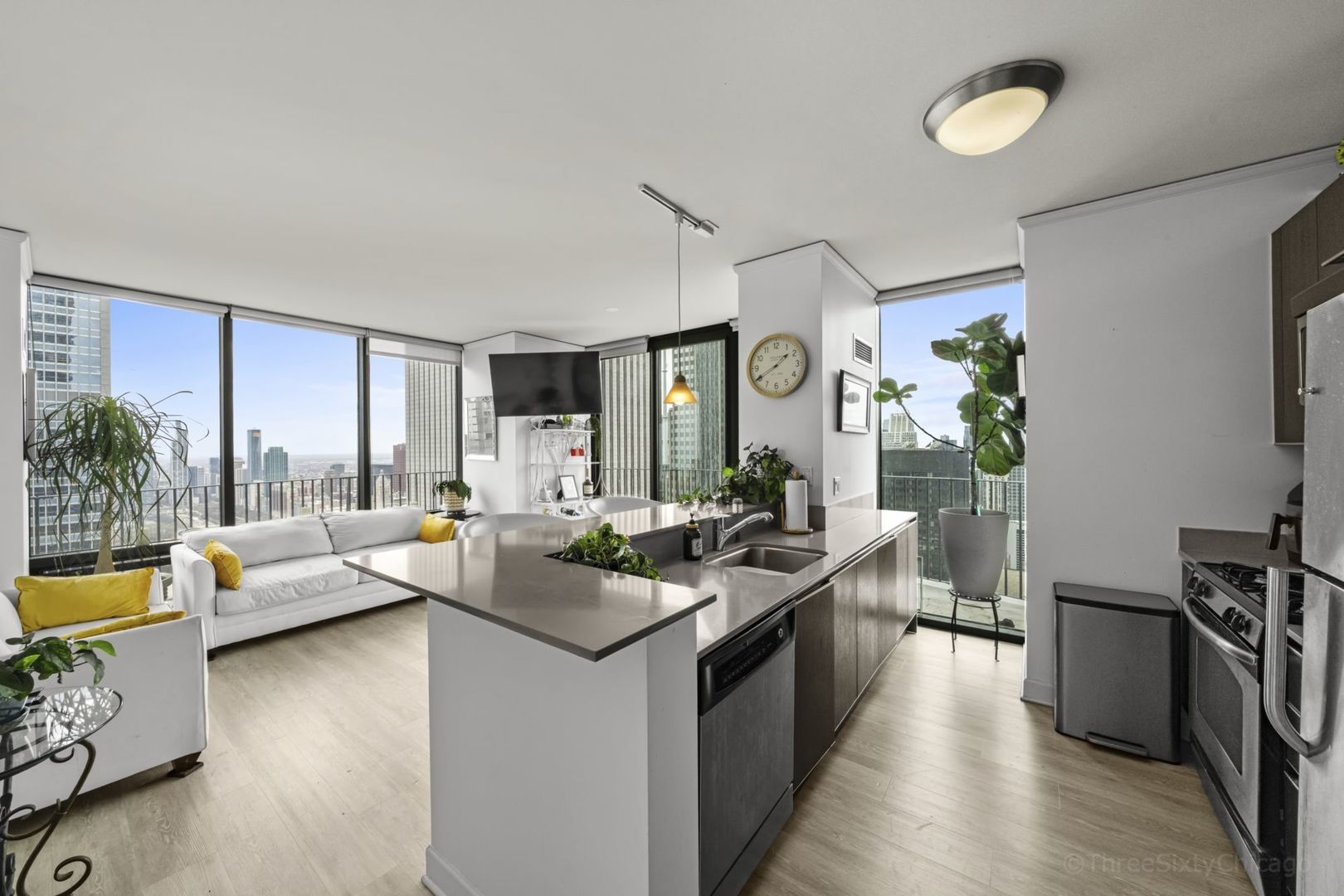 225 N Columbus Drive 5601