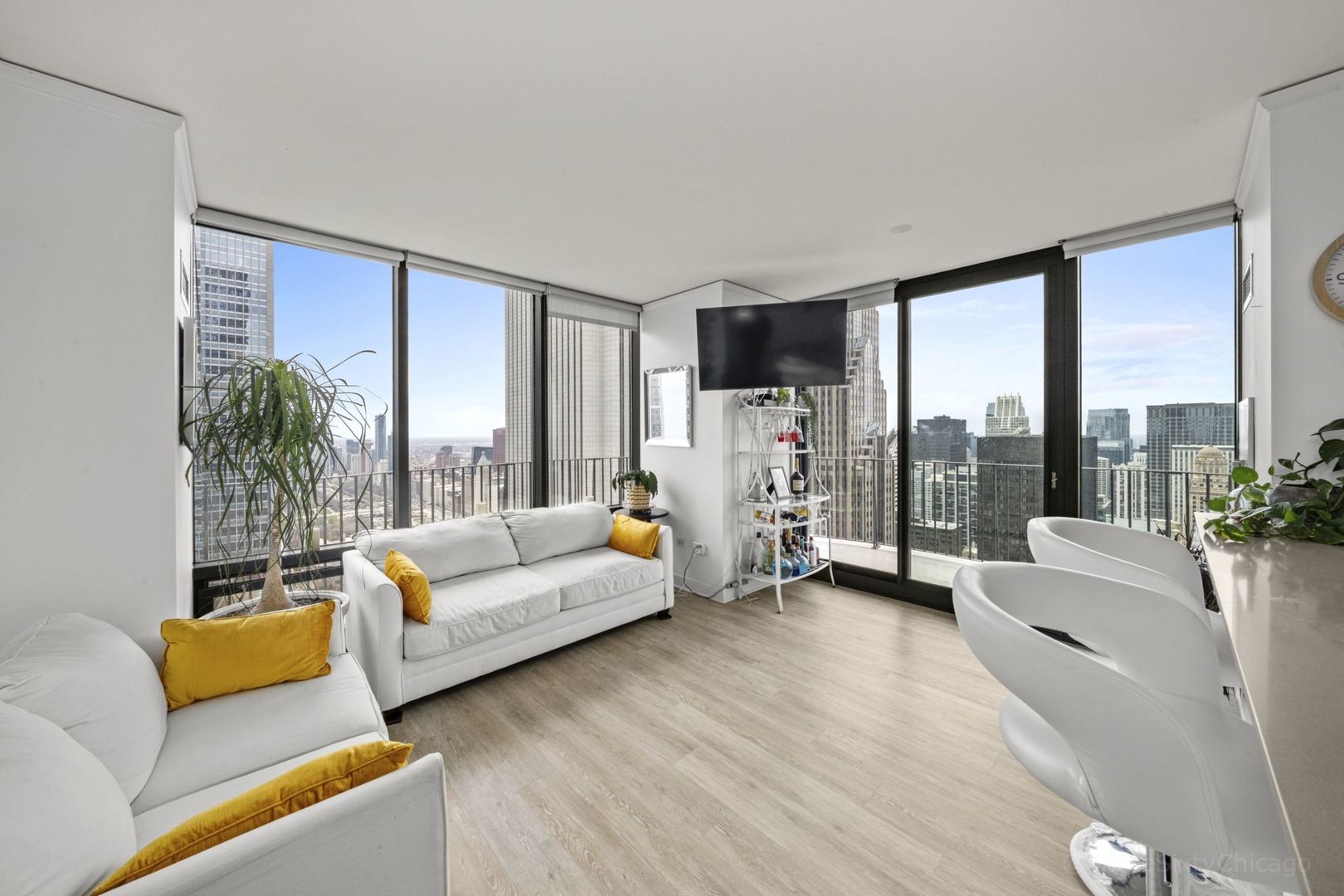 225 N Columbus Drive 5601