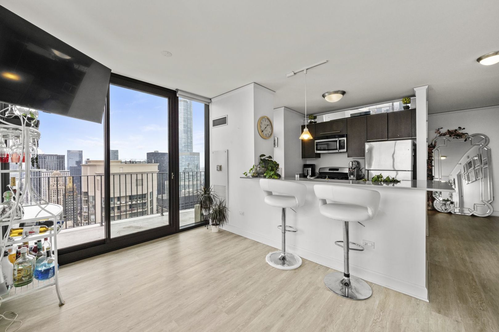 225 N Columbus Drive 5601