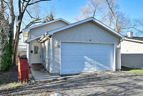 19 E Pineview Drive, Round Lake Park, IL 60073 - #: 12613104