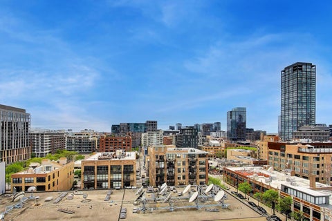 Tiny photo for 737 W WASHINGTON Boulevard #1109, Chicago, IL 60661 (MLS # 12744875)