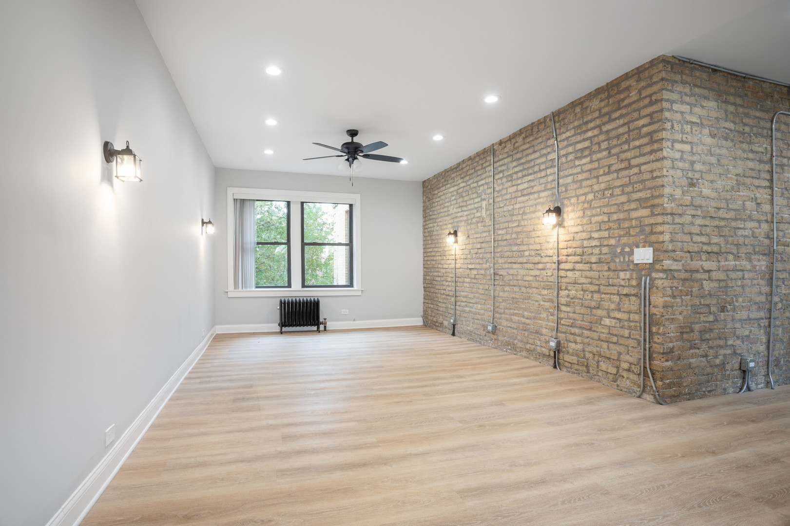 1318 W Birchwood Avenue 2