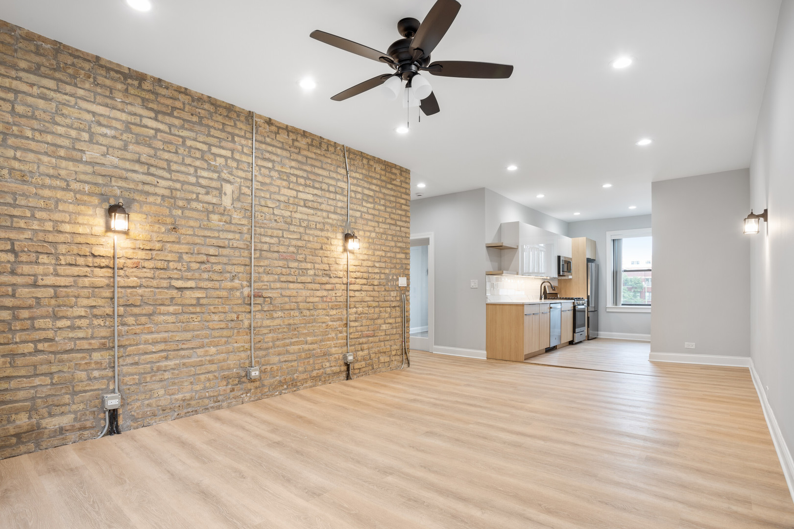 1318 W Birchwood Avenue 2