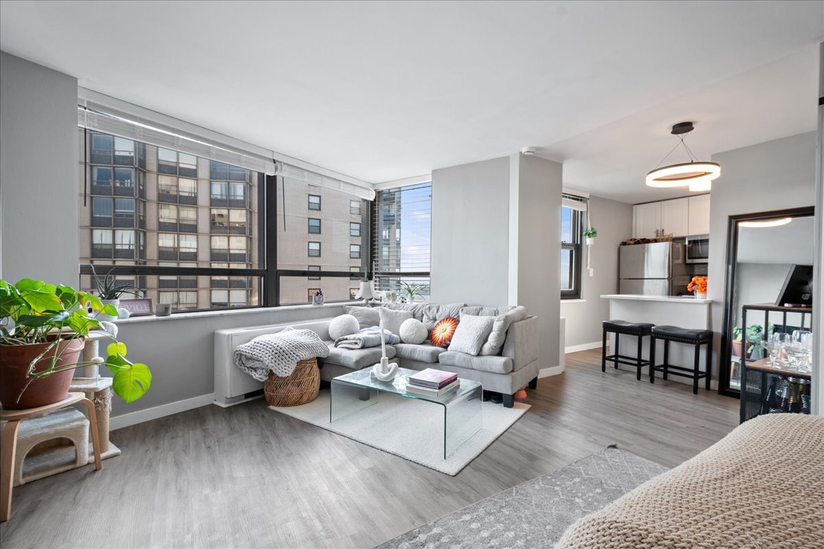 5701 N Sheridan Road 25C