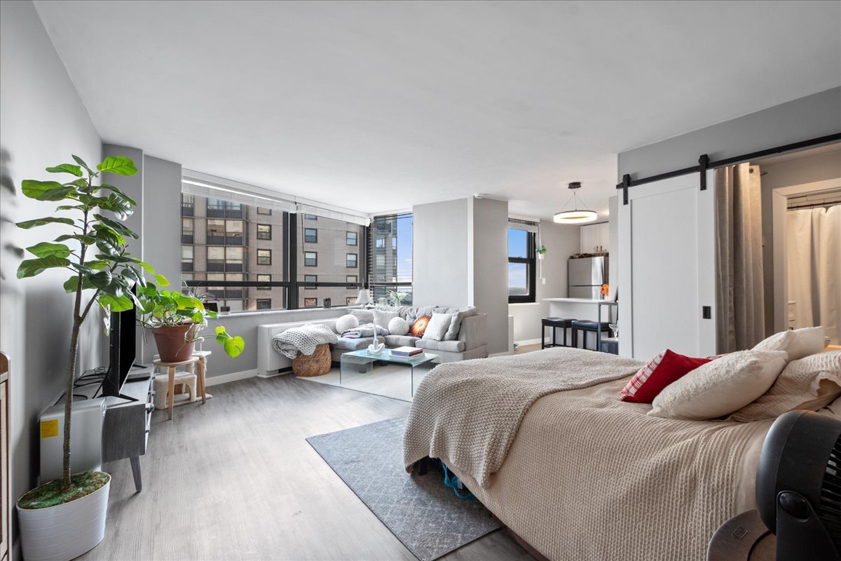 5701 N Sheridan Road 25C