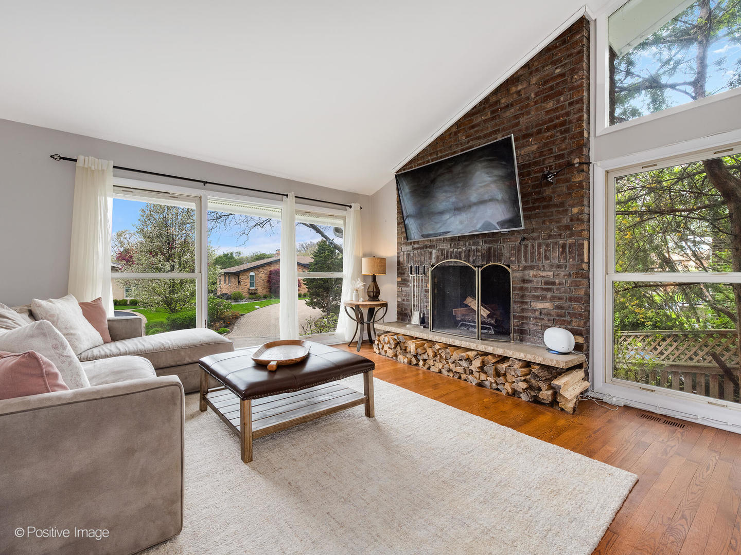 2101 Valley Lo Lane
