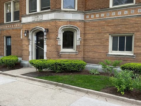 Tiny photo for 605 Washington Boulevard #3N, Oak Park, IL 60302 (MLS # 12568253)