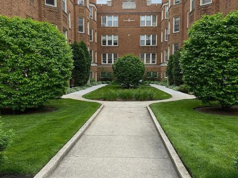 Tiny photo for 605 Washington Boulevard #3N, Oak Park, IL 60302 (MLS # 12568253)