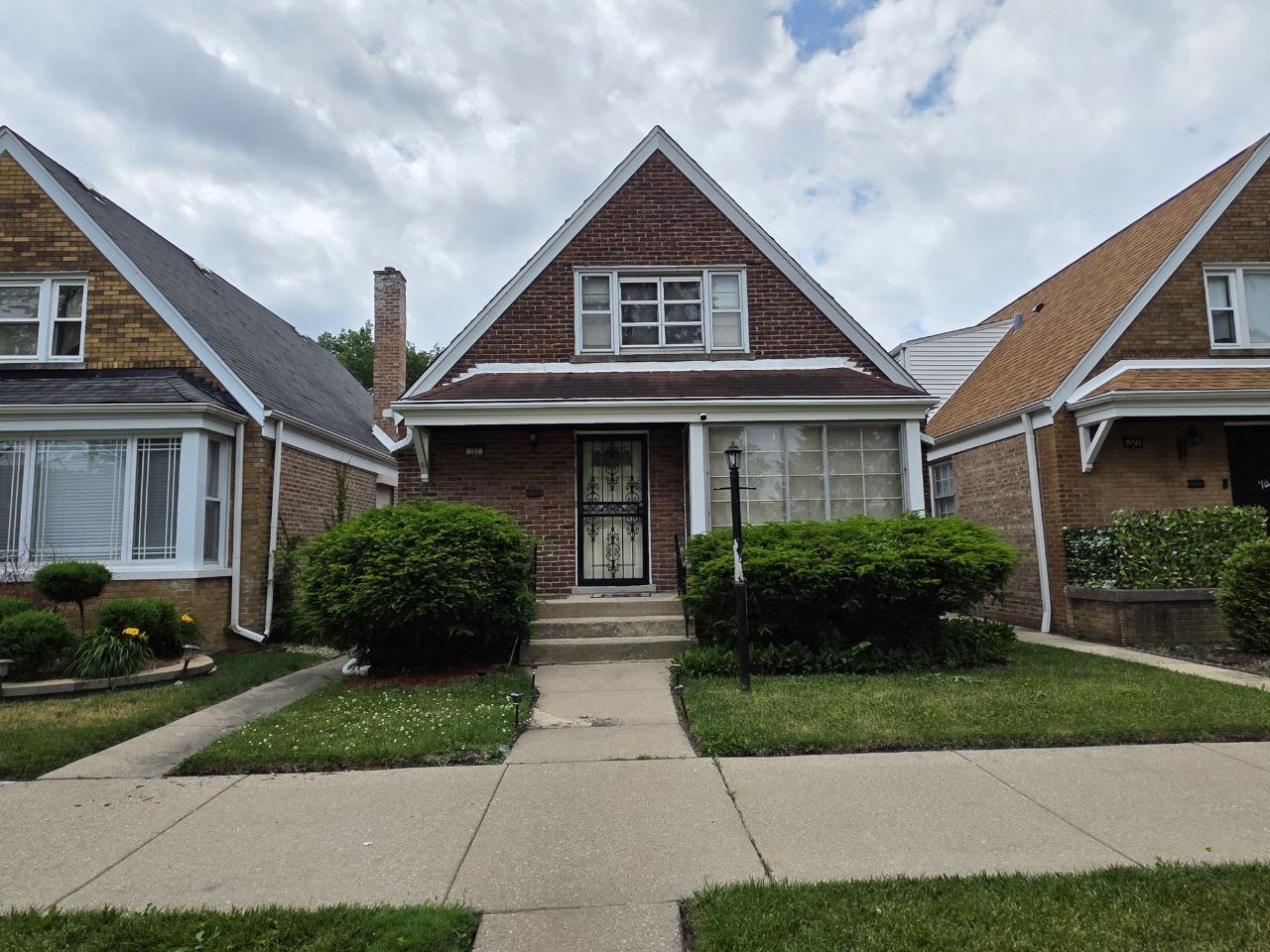 727 E 87th Place - Photo 2