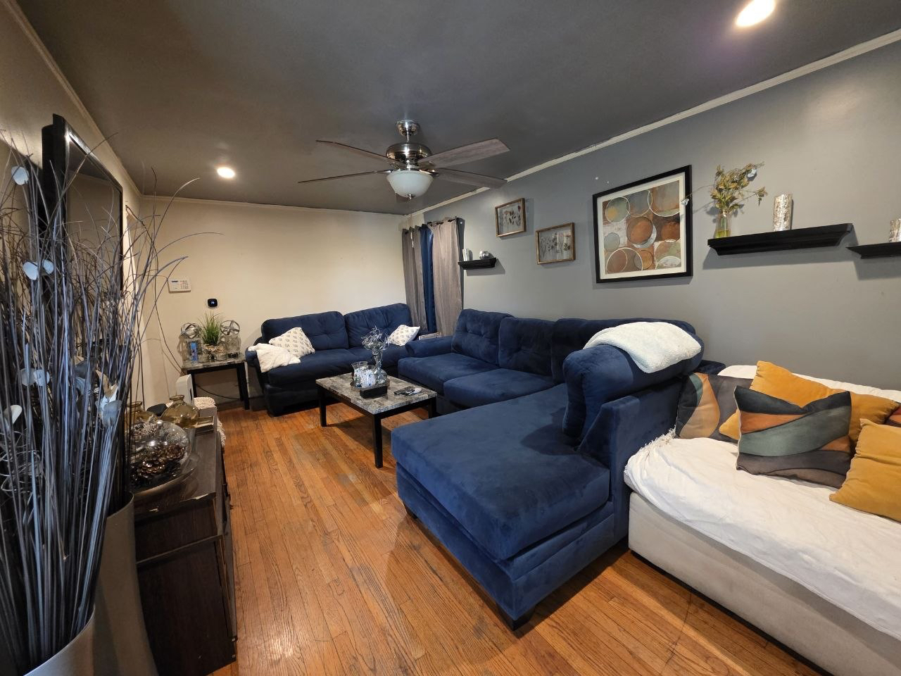 727 E 87th Place - Photo 4